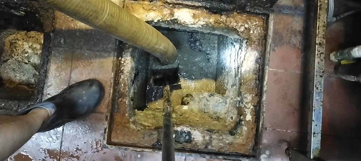 海伦污水池清理一般都有毒气，怎么预防中毒呢？