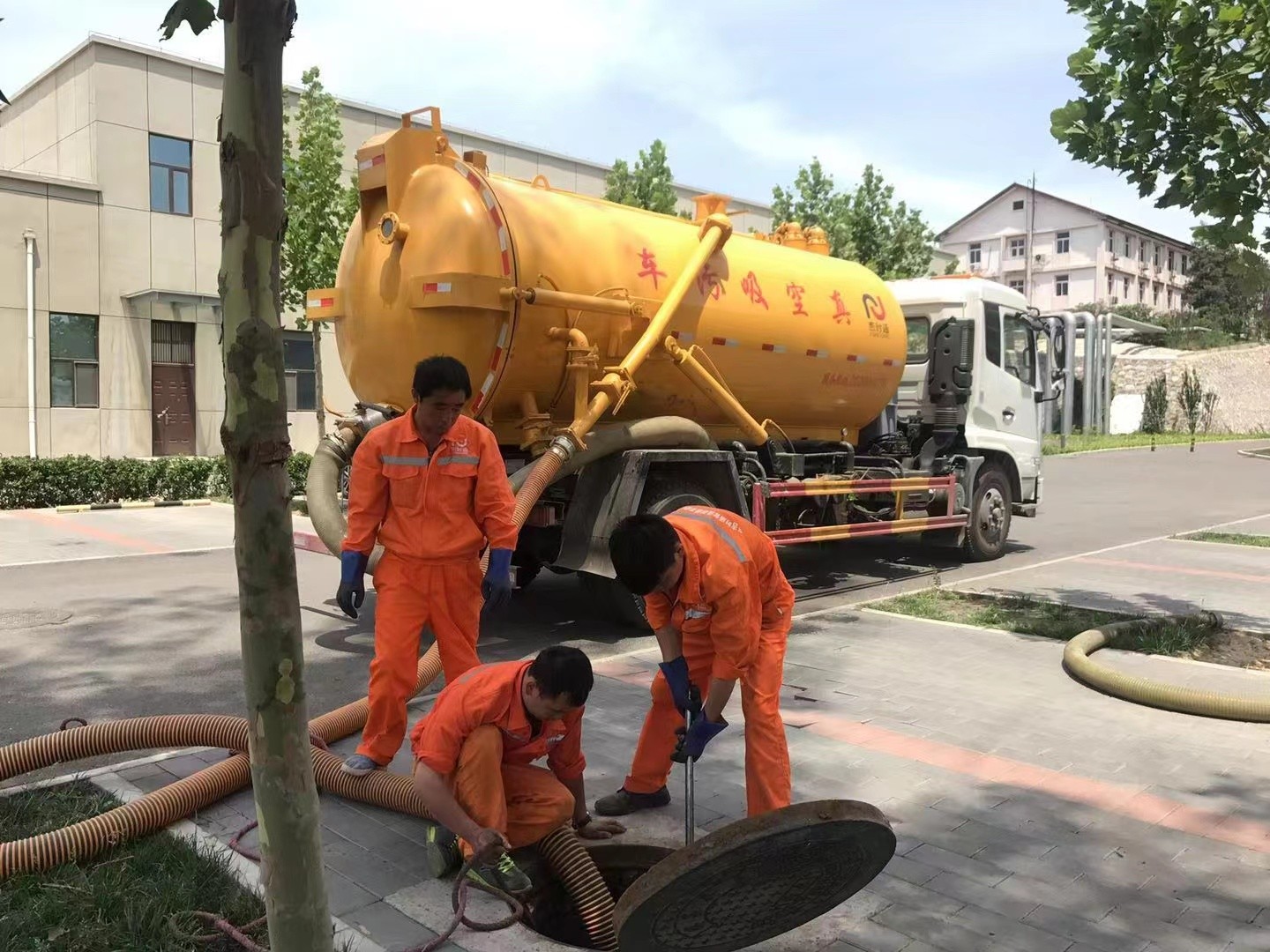 海伦化粪池清理与5-8吨吸粪车施工效率分析